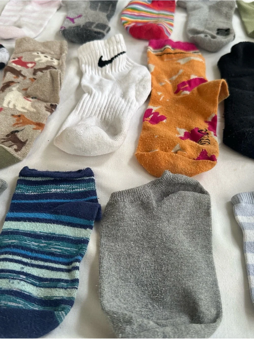 Assorted Women’s Low-Cut Ankle Socks – Mismatched Lot of 20 Colorful, Athletic